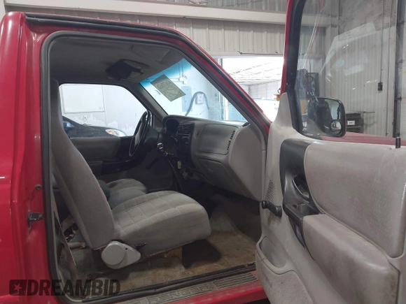 1996 Ford Ranger XL z VIN 1FTCR10A8TPB46028, wystawiony jako IAAI lot #42477552 z przebiegiem 219 635 mil mil oraz . Historia ofert i sprzedaży dostępna na DreamBid. Obrazek 5.