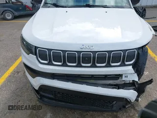 2022 Jeep Compass Latitude Lux with VIN 3C4NJDFB7NT112307, listed as a IAAI auction lot 42330292 with 77,240 mi miles and . Bid and sale history available at DreamBid. Image 6.