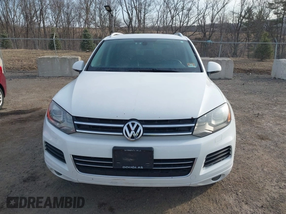 2013 Volkswagen Touareg Exec с VIN WVGEF9BP0DD006992, выставлен на аукционе IAAI как лот 41800140 с пробегом 177 299 миль миль и . История ставок и продаж доступна на DreamBid. Изображение 6.