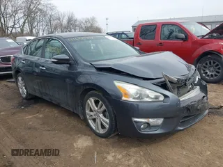 2013 Nissan Altima SV z VIN 1N4BL3AP4DC221379, wystawiony jako IAAI lot #41655742 z przebiegiem 106 045 mil mil oraz . Historia ofert i sprzedaży dostępna na DreamBid. Obrazek 1.