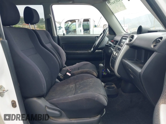 2006 Scion xB z VIN JTLKT324464048849, wystawiony jako IAAI lot #42078493 z przebiegiem 242 835 mil mil oraz . Historia ofert i sprzedaży dostępna na DreamBid. Obrazek 5.
