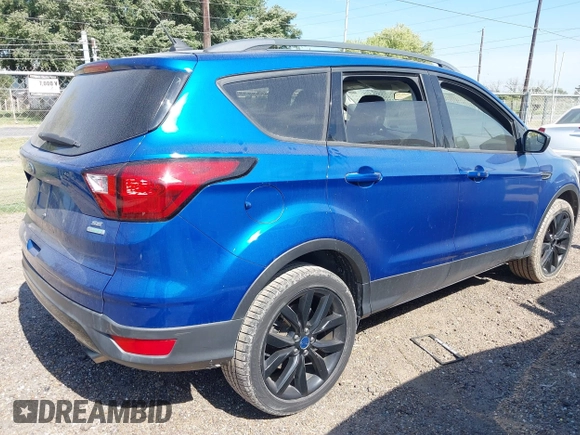 2019 Ford Escape SE with VIN 1FMCU0GD1KUB00318, listed as a IAAI auction lot 42059468 with 1 mi miles. Bid and sale history available at carsss.com. Image 4.