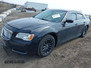 2014 Chrysler 300 z VIN 2C3CCAAG5EH160193, wystawiony jako IAAI lot #42010377 z przebiegiem 166 380 mil mil oraz . Historia ofert i sprzedaży dostępna na DreamBid. Obrazek 2.