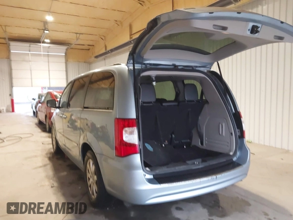 2013 Chrysler Town & Country Touring with VIN 2C4RC1BG8DR689862, listed as a IAAI auction lot 41082531 with 181,447 mi miles. Bid and sale history available at carsss.com. Image 3.