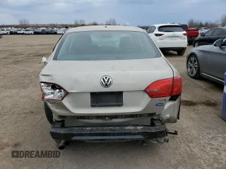 2013 Volkswagen Jetta Comfortline с VIN 3VWDL7AJ0DM247575, выставлен на аукционе Copart как лот 53722715 с пробегом 256 015 миль миль и Списание • Salvage title. История ставок и продаж доступна на DreamBid. Изображение 6.