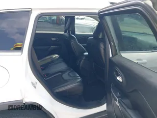 2019 Jeep Cherokee Latitude Plus with VIN 1C4PJMLB5KD198571, listed as a IAAI auction lot 42126995 with 124,230 mi miles. Bid and sale history available at carsss.com. Image 8.