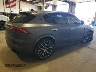 2023 Maserati Grecale Modena z VIN ZN682AVM3P7440115, wystawiony jako Copart lot #54240145 z przebiegiem Nie podano mil oraz Szkoda całkowita • Salvage title. Historia ofert i sprzedaży dostępna na DreamBid. Obrazek 3.