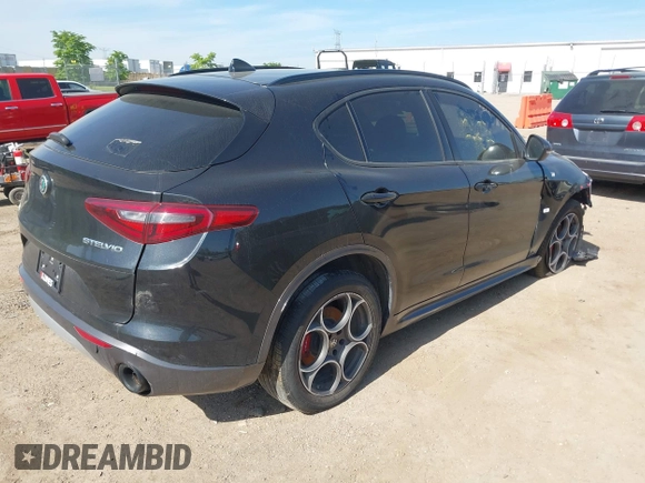2022 Alfa Romeo Stelvio Veloce z VIN ZASPAKBN6N7D24902, wystawiony jako IAAI lot #42225536 z przebiegiem 87 377 mil mil oraz . Historia ofert i sprzedaży dostępna na DreamBid. Obrazek 4.