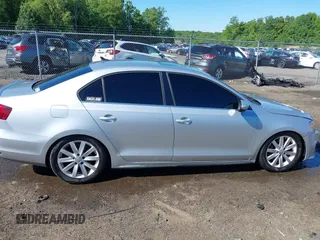 2015 Volkswagen Jetta GLI SEL с VIN 3VW4S7AJXFM345552, выставлен на аукционе IAAI как лот 42202133 с пробегом 111 303 миль миль и . История ставок и продаж доступна на DreamBid. Изображение 13.