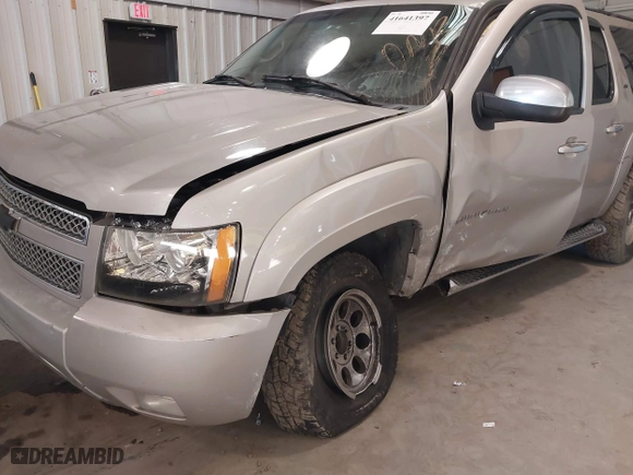 2007 Chevrolet Suburban LTZ with VIN 3GNFC16057G264519, listed as a IAAI auction lot 41641397 with 235,431 mi miles. Bid and sale history available at carsss.com. Image 6.