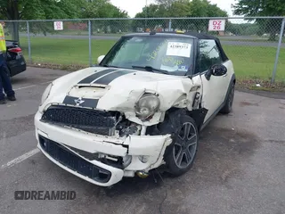 2011 MINI Convertible S с VIN WMWZP3C57BTX82937, выставлен на аукционе IAAI как лот 42389373 с пробегом 60 651 миль миль и . История ставок и продаж доступна на DreamBid. Изображение 2.