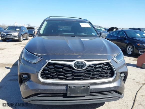2021 Toyota Highlander XLE with VIN 5TDGZRAH3MS057776, listed as a IAAI auction lot 41754519 with 79,725 mi miles. Bid and sale history available at carsss.com. Image 13.