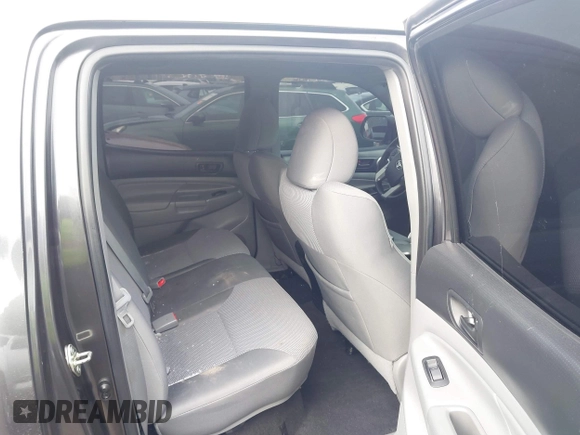 2014 Toyota Tacoma with VIN 3TMLU4EN1EM148353, listed as a IAAI auction lot 41602756 with 89,563 mi miles. Bid and sale history available at carsss.com. Image 8.