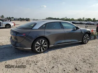 2023 Lucid Air Grand Touring z VIN 50EA1GBA6PA003159, wystawiony jako Copart lot #66084314 z przebiegiem Nie podano mil oraz Szkody całkowita. Historia ofert i sprzedaży dostępna na DreamBid. Obrazek 3.