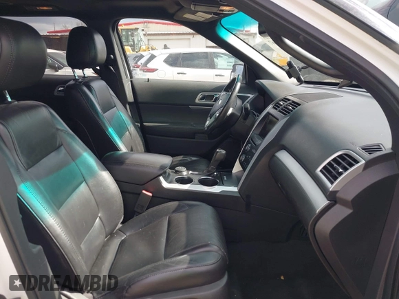2013 Ford Explorer XLT with VIN 1FM5K8D87DGA79075, listed as a IAAI auction lot 42027067 with 152,068 mi miles and . Bid and sale history available at carsss.com. Image 5.