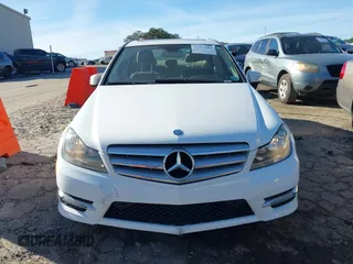 2013 Mercedes-Benz C 300 Sport z VIN WDDGF8AB1DR270633, wystawiony jako IAAI lot #41327883 z przebiegiem 151 021 mil mil oraz . Historia ofert i sprzedaży dostępna na DreamBid. Obrazek 12.