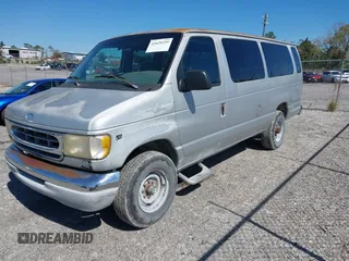 1999 Ford Econoline Passenger XL с VIN 1FBSS31S1XHC00521, выставлен на аукционе IAAI как лот 41629239 с пробегом 127 085 миль миль и . История ставок и продаж доступна на DreamBid. Изображение 2.