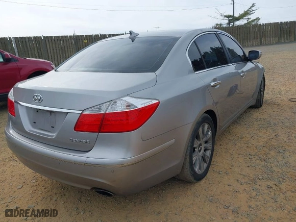 2009 Hyundai Genesis with VIN KMHGC46EX9U054715, listed as a IAAI auction lot 41843243 with 278,521 mi miles. Bid and sale history available at carsss.com. Image 4.