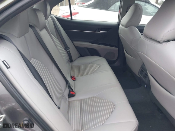 2018 Toyota Camry LE with VIN 4T1B11HK3JU630411, listed as a IAAI auction lot 41423338 with 134,959 mi miles. Bid and sale history available at carsss.com. Image 8.
