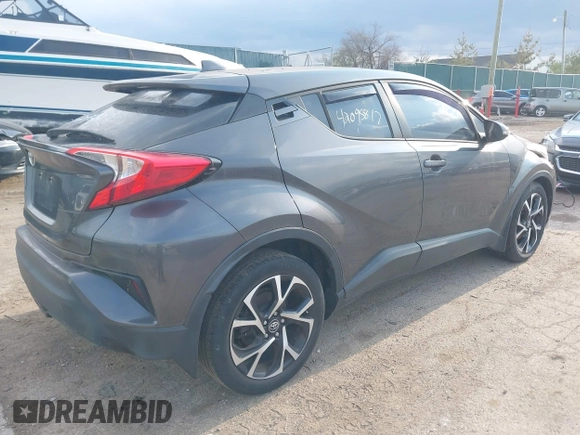 2018 Toyota C-HR XLE z VIN NMTKHMBX3JR009064, wystawiony jako IAAI lot #42095817 z przebiegiem 105 467 mil mil oraz . Historia ofert i sprzedaży dostępna na DreamBid. Obrazek 4.