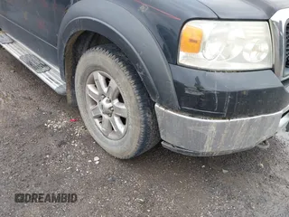 2008 Ford F-150 XLT z VIN 1FTPW14V08FB18115, wystawiony jako IAAI lot #42401528 z przebiegiem 265 185 mil mil oraz . Historia ofert i sprzedaży dostępna na DreamBid. Obrazek 17.