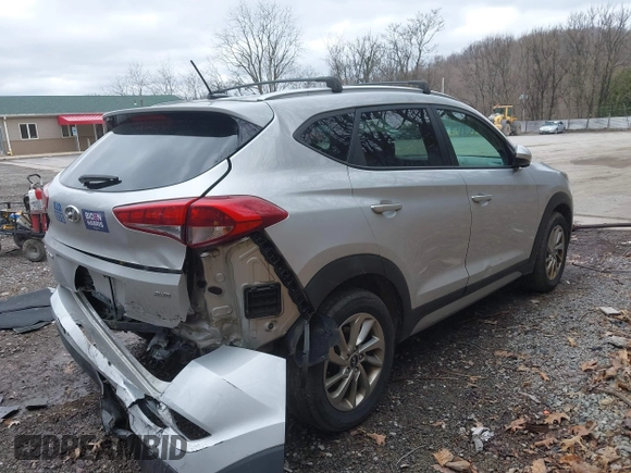 2017 Hyundai Tucson SE with VIN KM8J3CA45HU272171, listed as a IAAI auction lot 41801230 with 100,541 mi miles. Bid and sale history available at carsss.com. Image 4.