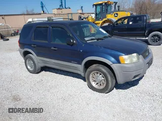2002 Ford Escape XLT Choice with VIN 1FMYU04152KA51670, listed as a IAAI auction lot 41766099 with 164,137 mi miles. Bid and sale history available at carsss.com. Image 1.