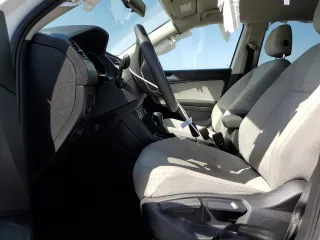 2019 Volkswagen Tiguan S z VIN 3VV0B7AX0KM200859, wystawiony jako Copart lot #53995675 z przebiegiem 71 737 mil mil oraz Szkoda całkowita • Salvage title. Historia ofert i sprzedaży dostępna na DreamBid. Obrazek 7.