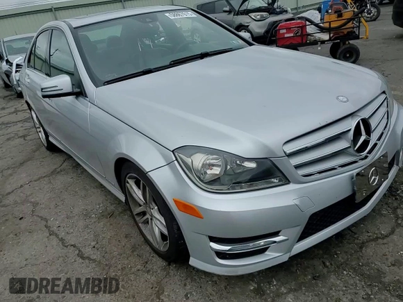 2013 Mercedes-Benz C 300 Sport z VIN WDDGF8AB9DR283386, wystawiony jako Copart lot #58867615 z przebiegiem 117 572 mil mil oraz Szkoda całkowita • Salvage title. Historia ofert i sprzedaży dostępna na DreamBid. Obrazek 13.