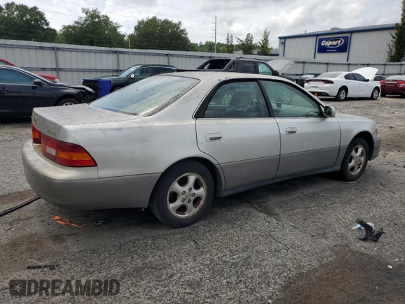 1998 Lexus ES 300 z VIN JT8BF28G5W5036541, wystawiony jako Copart lot #58098805 z przebiegiem Nie podano mil oraz Czysty tytuł • Clean title. Historia ofert i sprzedaży dostępna na DreamBid. Obrazek 3.
