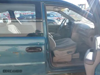 2001 Chrysler Voyager with VIN 1C4GJ25B01B218110, listed as a IAAI auction lot 41291419 with 225,145 mi miles. Bid and sale history available at carsss.com. Image 5.