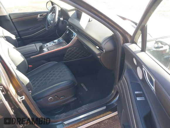 2024 Genesis GV80 with VIN KMUHCESC7RU180109, listed as a IAAI auction lot 41524166 with 4,109 mi miles and . Bid and sale history available at DreamBid. Image 5.