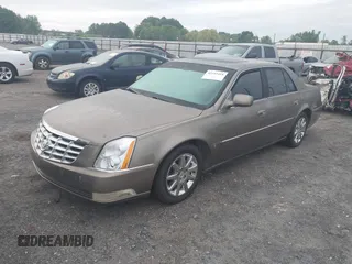 2011 Cadillac DTS Luxury Collection z VIN 1G6KD5E68BU128508, wystawiony jako IAAI lot #42103418 z przebiegiem 121 654 mil mil oraz . Historia ofert i sprzedaży dostępna na DreamBid. Obrazek 2.