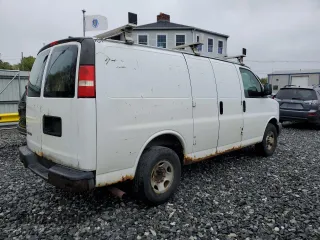 2013 Chevrolet Express Cargo z VIN 1GCWGFFA7D1103926, wystawiony jako Copart lot #55557045 z przebiegiem 284 824 mil mil oraz Tytuł czysty. Historia ofert i sprzedaży dostępna na DreamBid. Obrazek 3.
