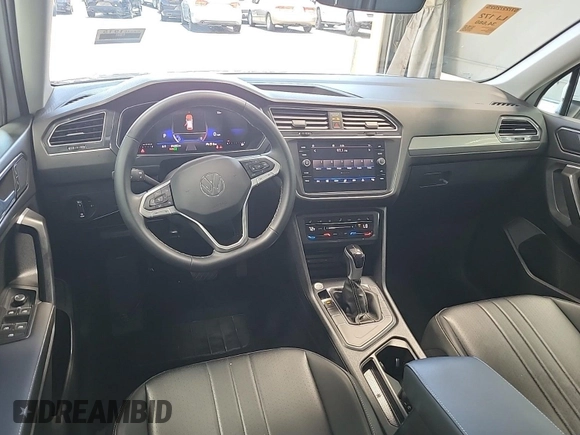 2024 Volkswagen Tiguan SE с VIN 3VV3B7AX4RM085495, выставлен на аукционе IAAI как лот 42796456 с пробегом 34 680 миль миль и . История ставок и продаж доступна на DreamBid. Изображение 28.