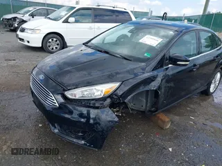 2016 Ford Focus Titanium z VIN 1FADP3J27GL215436, wystawiony jako IAAI lot #42709166 z przebiegiem 75 956 mil mil oraz . Historia ofert i sprzedaży dostępna na DreamBid. Obrazek 6.