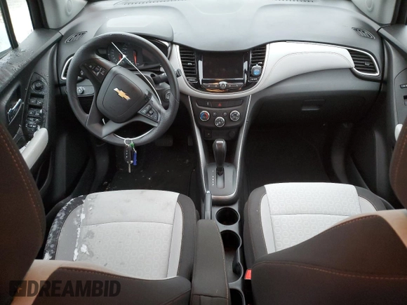 2022 Chevrolet Trax LS with VIN KL7CJNSM3NB544783, listed as a Copart auction lot 84624404 with 13,189 mi miles and Salvage Title. Bid and sale history available at carsss.com. Image 8.