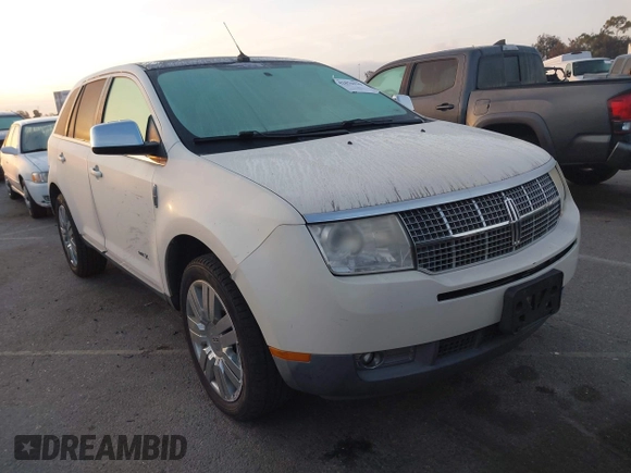 2008 Lincoln MKX z VIN 2LMDU68C98BJ11860, wystawiony jako IAAI lot #42076339 z przebiegiem 136 889 mil mil oraz . Historia ofert i sprzedaży dostępna na DreamBid. Obrazek 1.