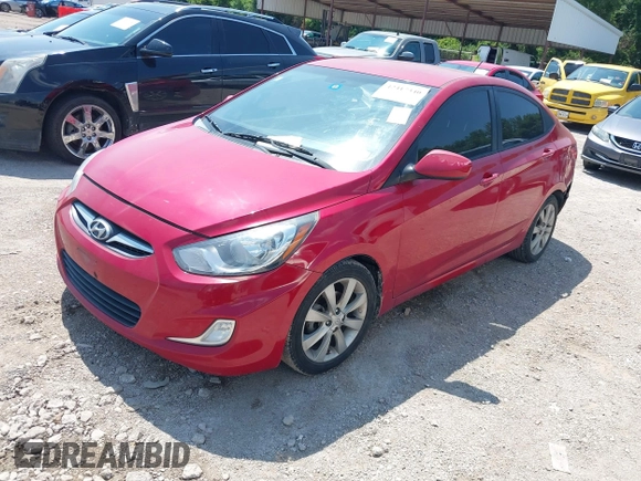 2013 Hyundai Accent GLS z VIN KMHCU4AE6DU350942, wystawiony jako IAAI lot #42417340 z przebiegiem 105 640 mil mil oraz . Historia ofert i sprzedaży dostępna na DreamBid. Obrazek 2.