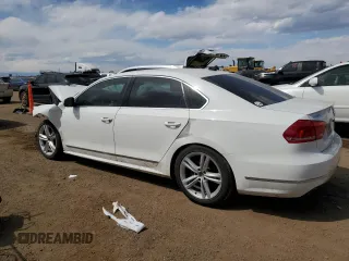 2015 Volkswagen Passat SEL Premium z VIN 1VWCV7A37FC072477, wystawiony jako Copart lot #53499125 z przebiegiem 126 207 mil mil oraz Szkoda całkowita • Salvage title. Historia ofert i sprzedaży dostępna na DreamBid. Obrazek 2.
