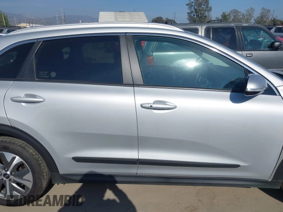2020 Kia Niro EX Premium with VIN KNDCE3LG1L5071000, listed as a IAAI auction lot 42164125 with 30,831 mi miles and . Bid and sale history available at DreamBid. Image 13.