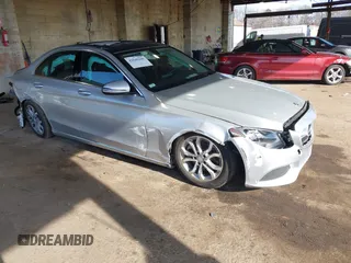 2016 Mercedes-Benz C 300 z VIN 55SWF4JB5GU176844, wystawiony jako IAAI lot #42049446 z przebiegiem 63 801 mil mil oraz . Historia ofert i sprzedaży dostępna na DreamBid. Obrazek 1.