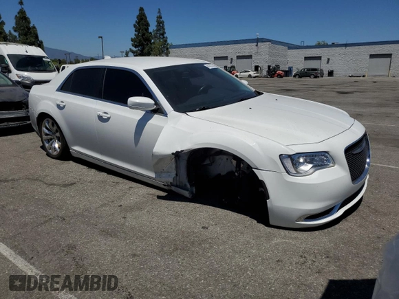 2019 Chrysler 300 Touring z VIN 2C3CCAAG6KH590956, wystawiony jako Copart lot #64140745 z przebiegiem 85 145 mil mil oraz Szkoda całkowita • Salvage title. Historia ofert i sprzedaży dostępna na DreamBid. Obrazek 4.