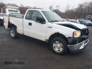 2008 Ford F-150 XL with VIN 1FTRF12248KB43592, listed as a IAAI auction lot 42026199 with 121,299 mi miles. Bid and sale history available at carsss.com. Image 1.