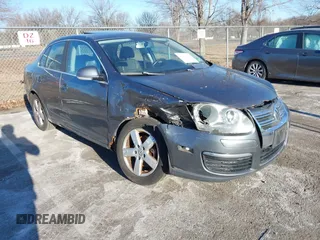 2008 Volkswagen Jetta SE with VIN 3VWRZ71K98M081253, listed as a IAAI auction lot 41459732 with 174,887 mi miles and . Bid and sale history available at DreamBid. Image 1.