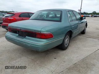 1997 Mercury Grand Marquis GS z VIN 2MELM74W8VX735986, wystawiony jako IAAI lot #42127919 z przebiegiem 135 895 mil mil oraz . Historia ofert i sprzedaży dostępna na DreamBid. Obrazek 4.