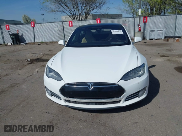 2014 Tesla Model S P85D with VIN 5YJSA1H20EFP63761, listed as a IAAI auction lot 41980472 with 109,164 mi miles and . Bid and sale history available at DreamBid. Image 12.
