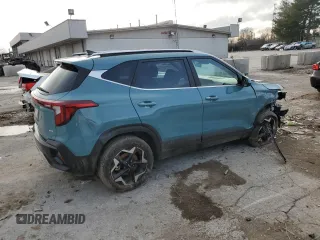 2025 Kia Seltos EX z VIN KNDERCAAXS7674526, wystawiony jako Copart lot #43906075 z przebiegiem 4430 mil mil oraz Szkody całkowita. Historia ofert i sprzedaży dostępna na DreamBid. Obrazek 3.