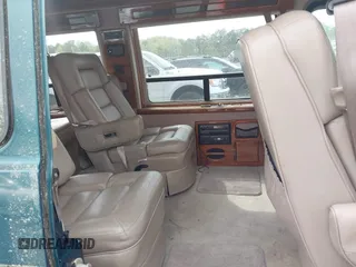 1995 Chevrolet Chevy Van z VIN 1GBEG25K0SF243254, wystawiony jako IAAI lot #41915622 z przebiegiem 74 262 mil mil oraz . Historia ofert i sprzedaży dostępna na DreamBid. Obrazek 8.