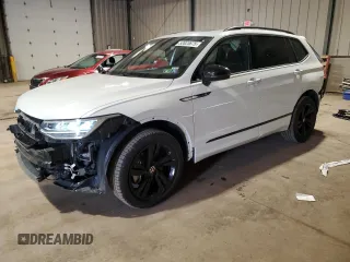 2024 Volkswagen Tiguan SE R-Line Black z VIN 3VV8B7AX5RM090744, wystawiony jako Copart lot #52823675 z przebiegiem 28 250 mil mil oraz Szkoda całkowita • Salvage title. Historia ofert i sprzedaży dostępna na DreamBid. Obrazek 1.
